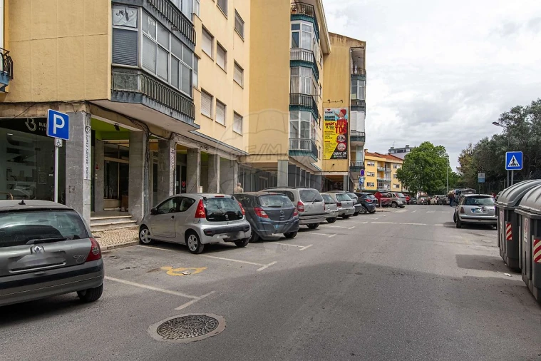 Apartamento T3 para Venda em Sacavém e Prior Velho Foto 8