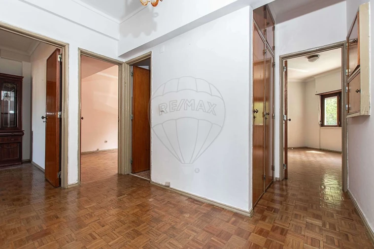 Apartamento T3 para Venda em Sacavém e Prior Velho Foto 4