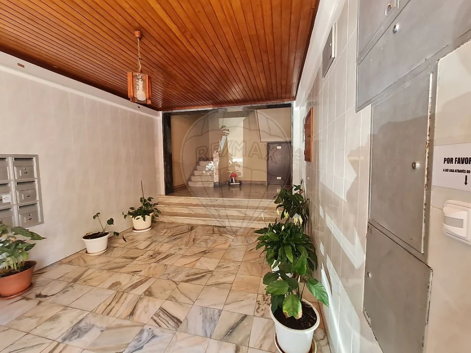 Apartamento T2 para Arrendamento em Rio de Mouro Foto 6