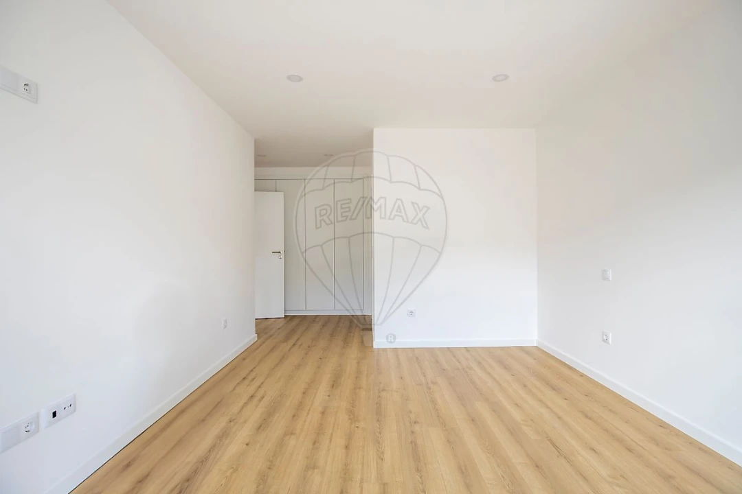 Moradia T2 para Venda em Santa Maria, São Pedro e Matacães Foto 8