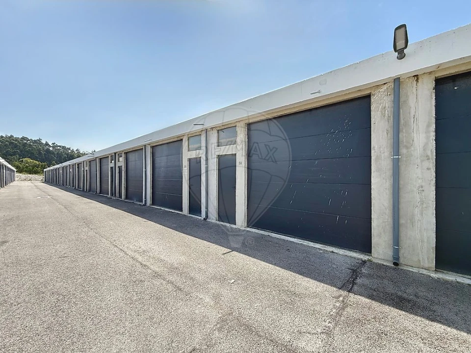 Garagem para Venda em Santa Maria, São Pedro e Matacães Foto 1