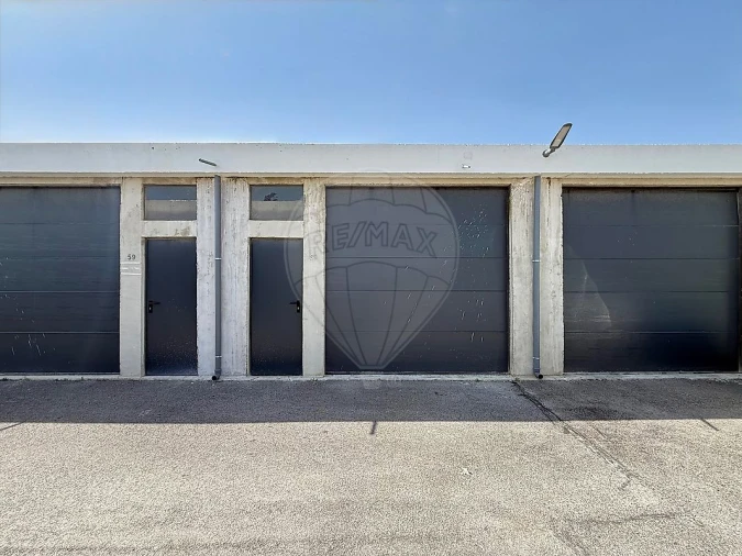 Garagem para Venda em Santa Maria, São Pedro e Matacães Foto 3