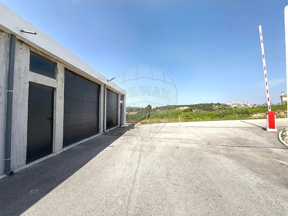 Garagem para Venda em Santa Maria, São Pedro e Matacães Foto 4