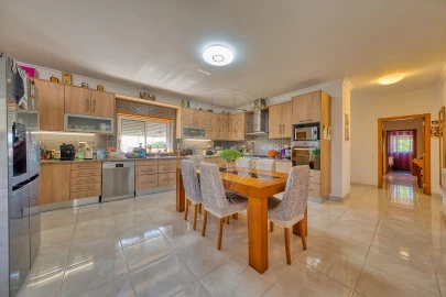 Quinta T4 para Venda em São Sebastião