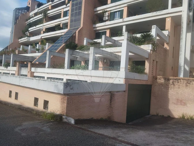 Garagem para Arrendamento em Santo Antonio dos Olivais Foto 3