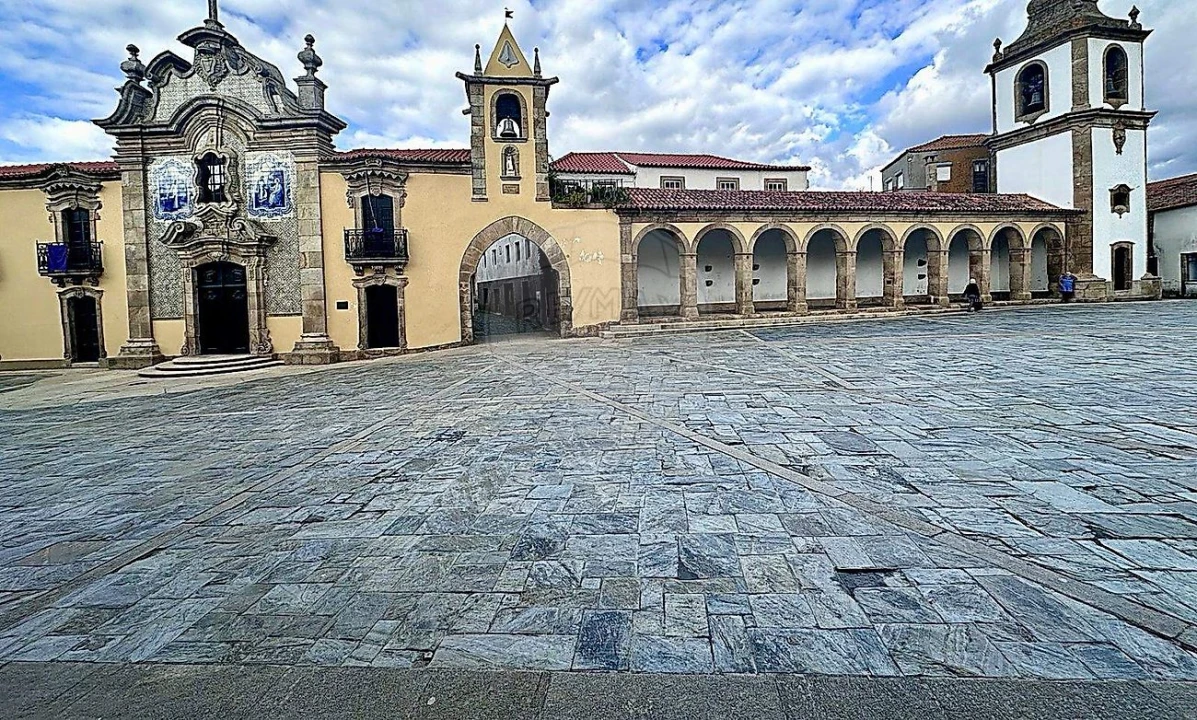 Moradia T5 para Venda em São João da Pesqueira e Várzea de Trevões Foto 1