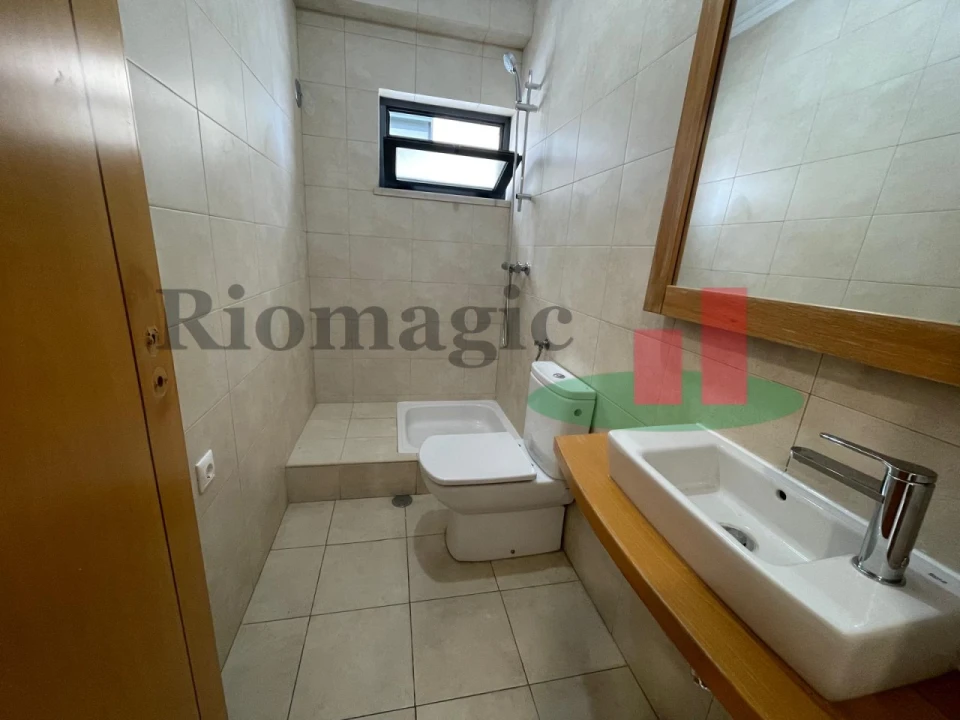 Moradia T5 para Venda em Laranjeiro e Feijó Foto 9