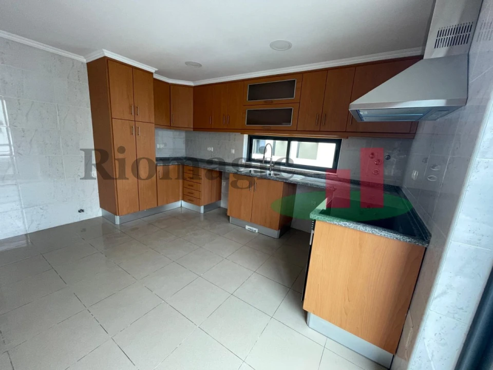 Moradia T5 para Venda em Laranjeiro e Feijó Foto 7