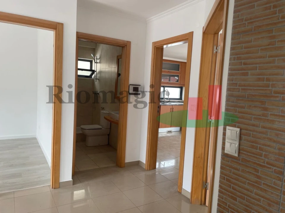 Moradia T5 para Venda em Laranjeiro e Feijó Foto 10