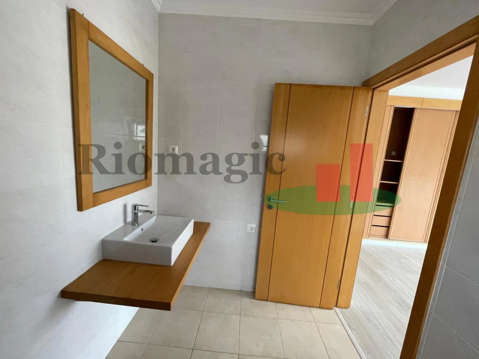 Moradia T5 para Venda em Laranjeiro e Feijó Foto 15