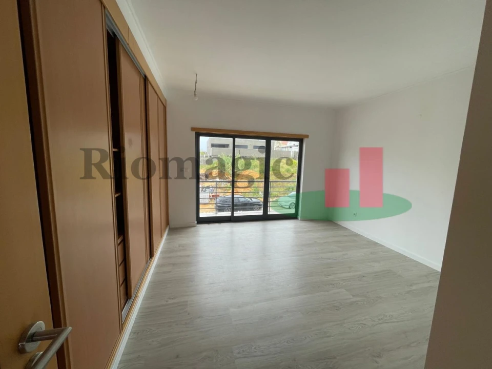 Moradia T5 para Venda em Laranjeiro e Feijó Foto 12