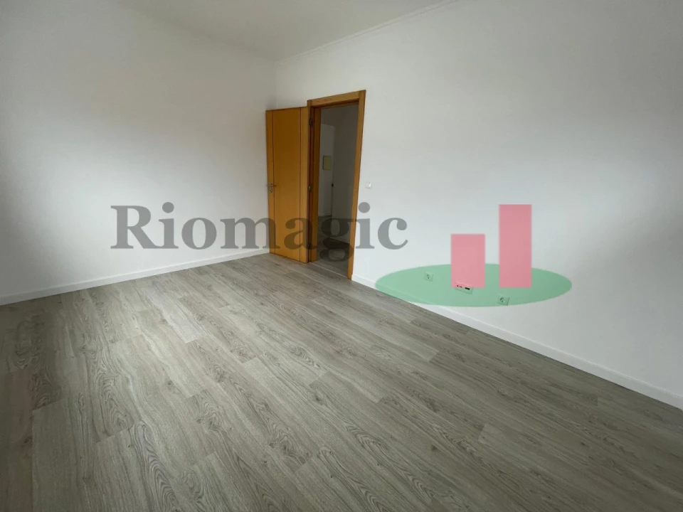 Moradia T5 para Venda em Laranjeiro e Feijó Foto 17