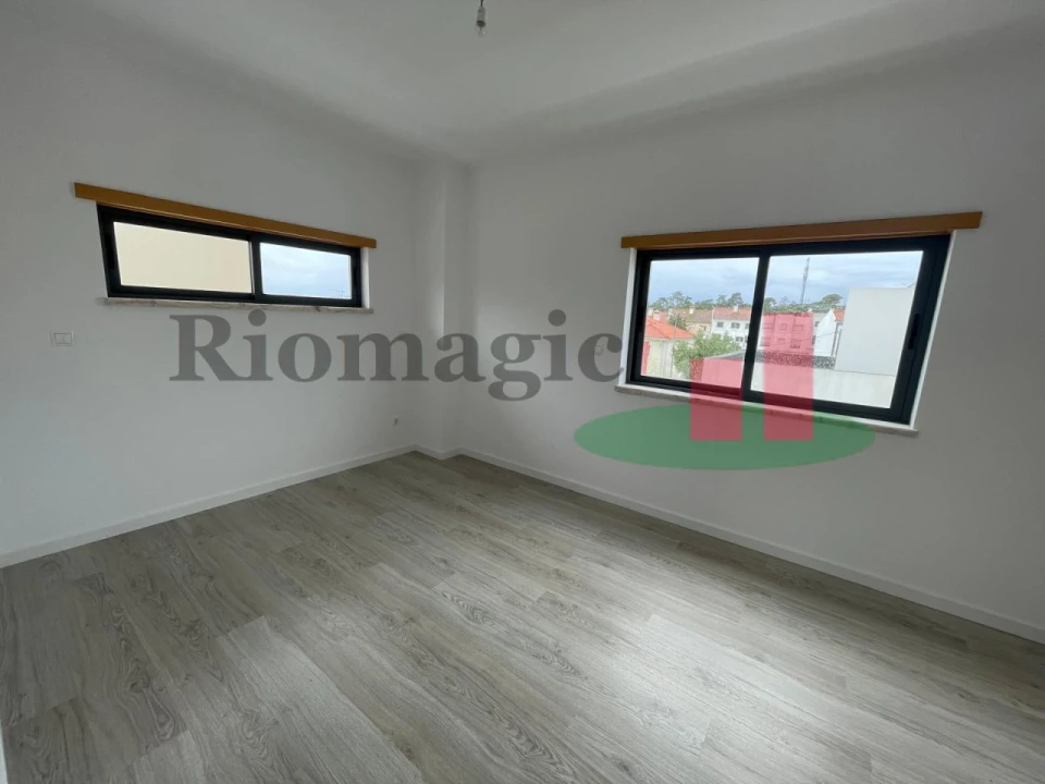Moradia T5 para Venda em Laranjeiro e Feijó Foto 18