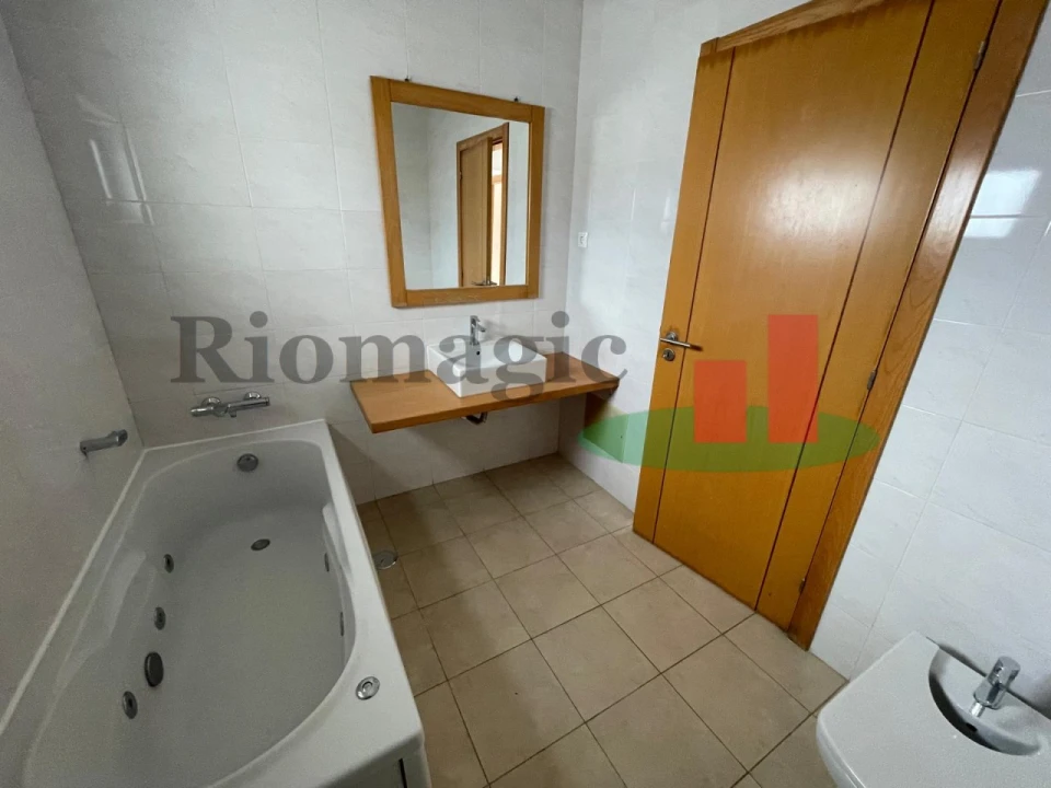 Moradia T5 para Venda em Laranjeiro e Feijó Foto 19