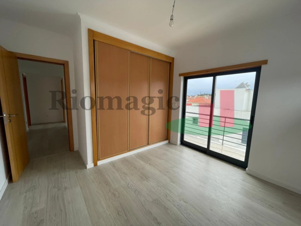 Moradia T5 para Venda em Laranjeiro e Feijó Foto 21