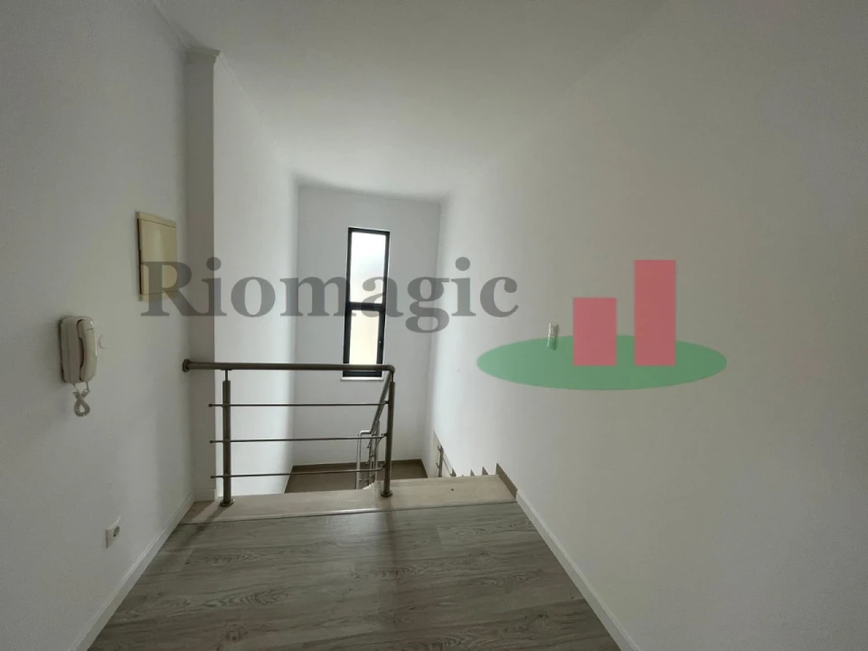 Moradia T5 para Venda em Laranjeiro e Feijó Foto 25