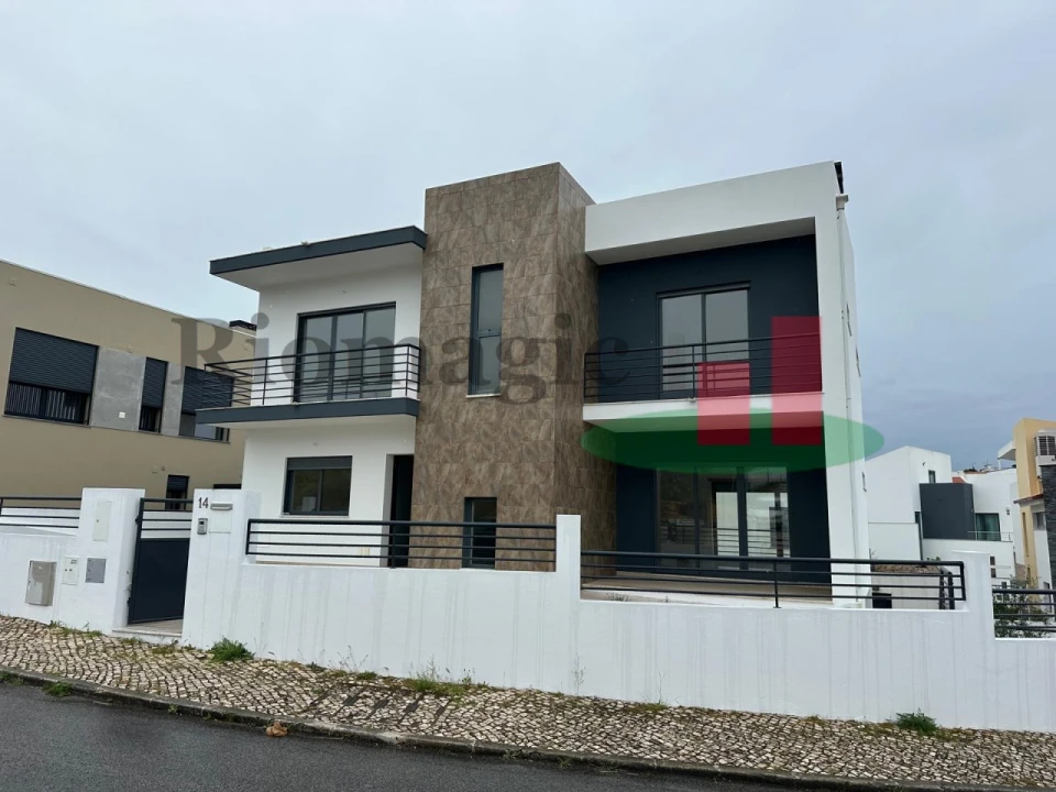 Moradia T5 para Venda em Laranjeiro e Feijó Foto 36