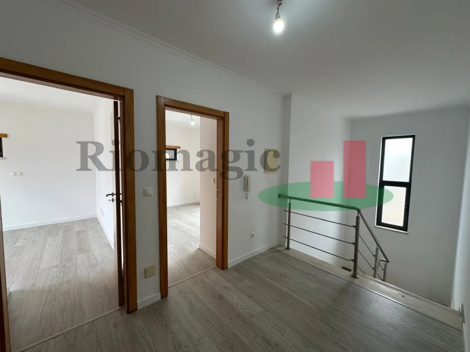 Moradia T5 para Venda em Laranjeiro e Feijó Foto 24
