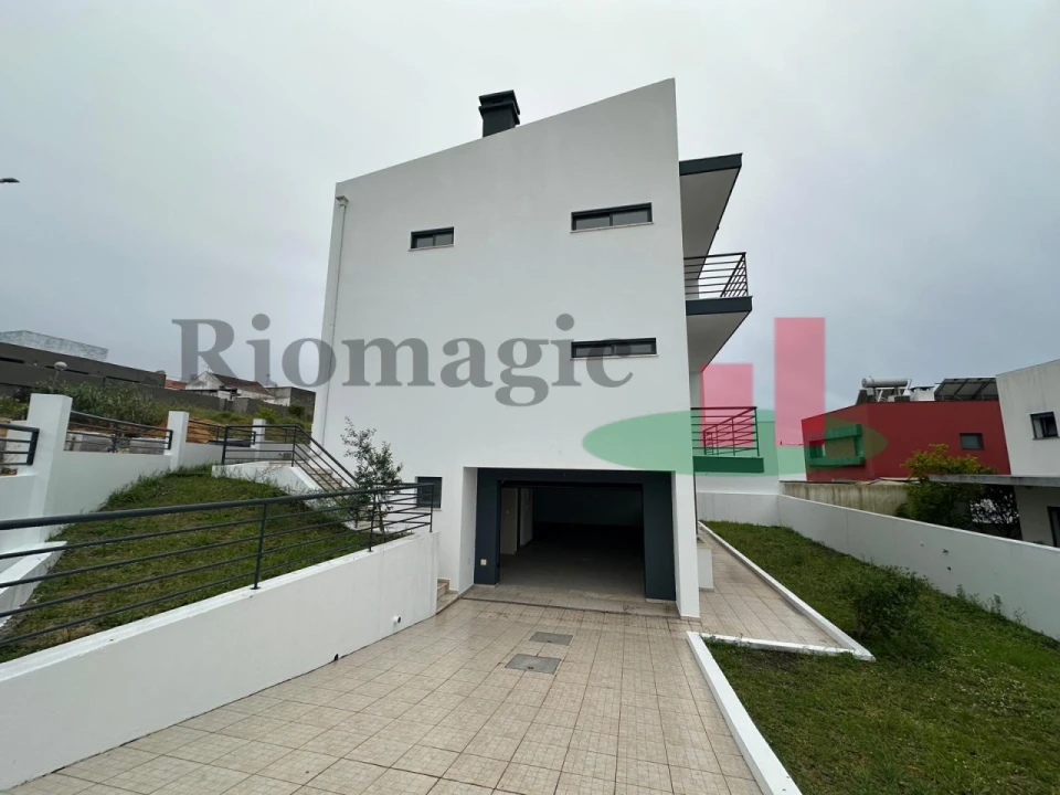 Moradia T5 para Venda em Laranjeiro e Feijó Foto 35