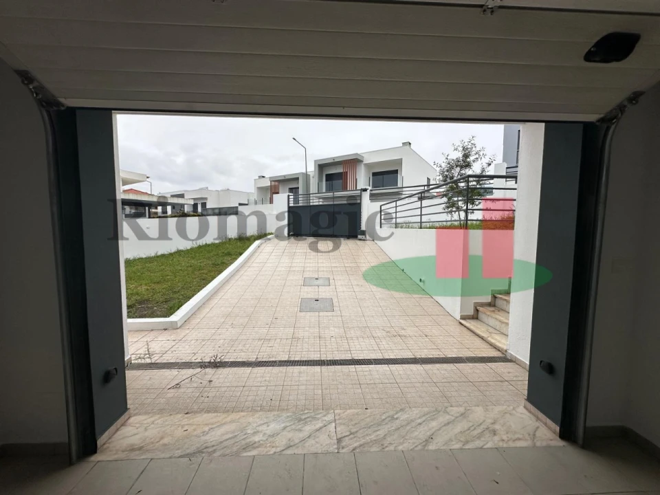Moradia T5 para Venda em Laranjeiro e Feijó Foto 34