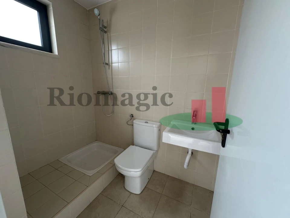 Moradia T5 para Venda em Laranjeiro e Feijó Foto 32