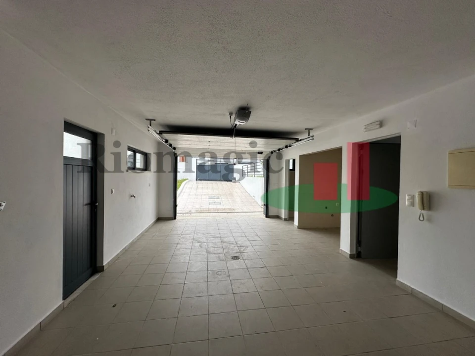 Moradia T5 para Venda em Laranjeiro e Feijó Foto 28