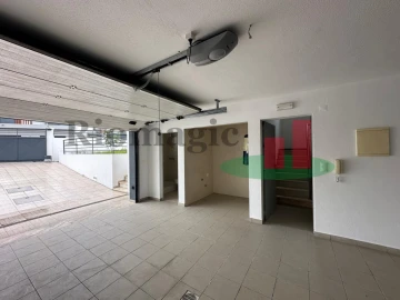 Moradia T5 para Venda em Laranjeiro e Feijó