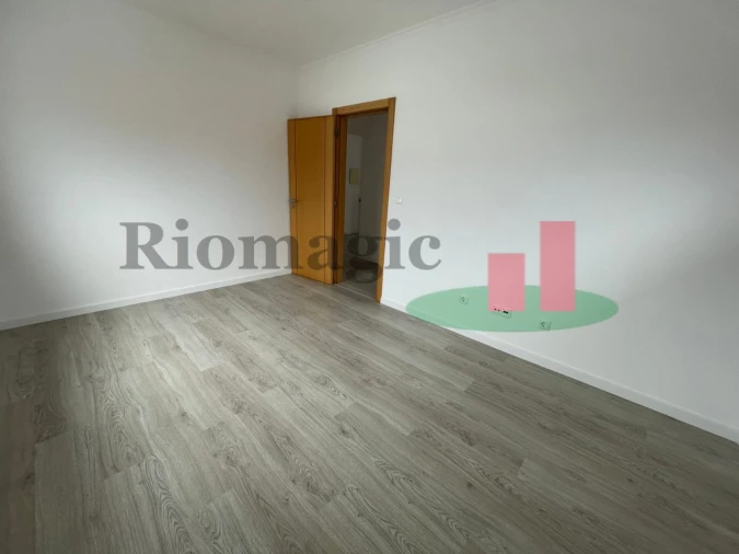 Moradia T5 para Venda em Laranjeiro e Feijó Foto 17