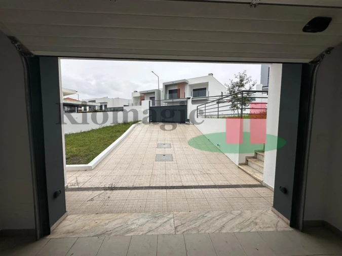 Moradia T5 para Venda em Laranjeiro e Feijó Foto 34