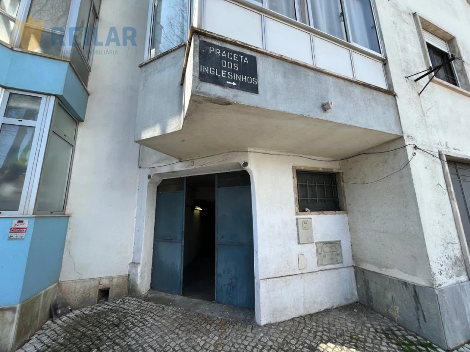 Garagem para Venda em Oeiras e São Julião da Barra, Paço de Arcos e Caxias Foto 1