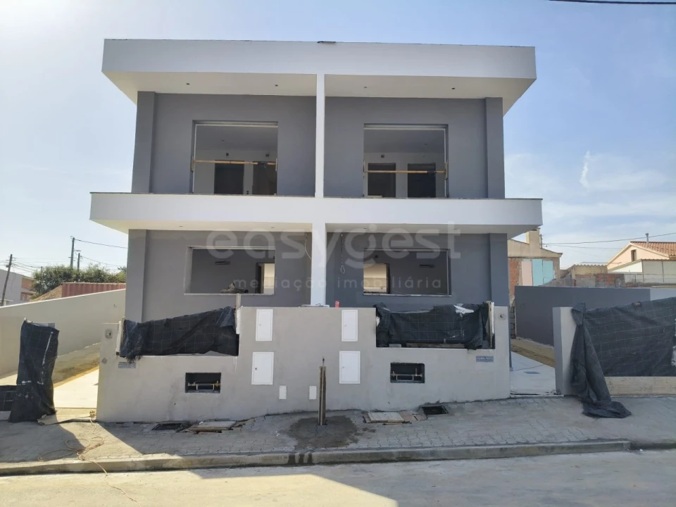 Moradia T3 para Venda em Fernao Ferro Foto 1