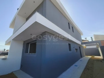 Moradia T3 para Venda em Fernao Ferro