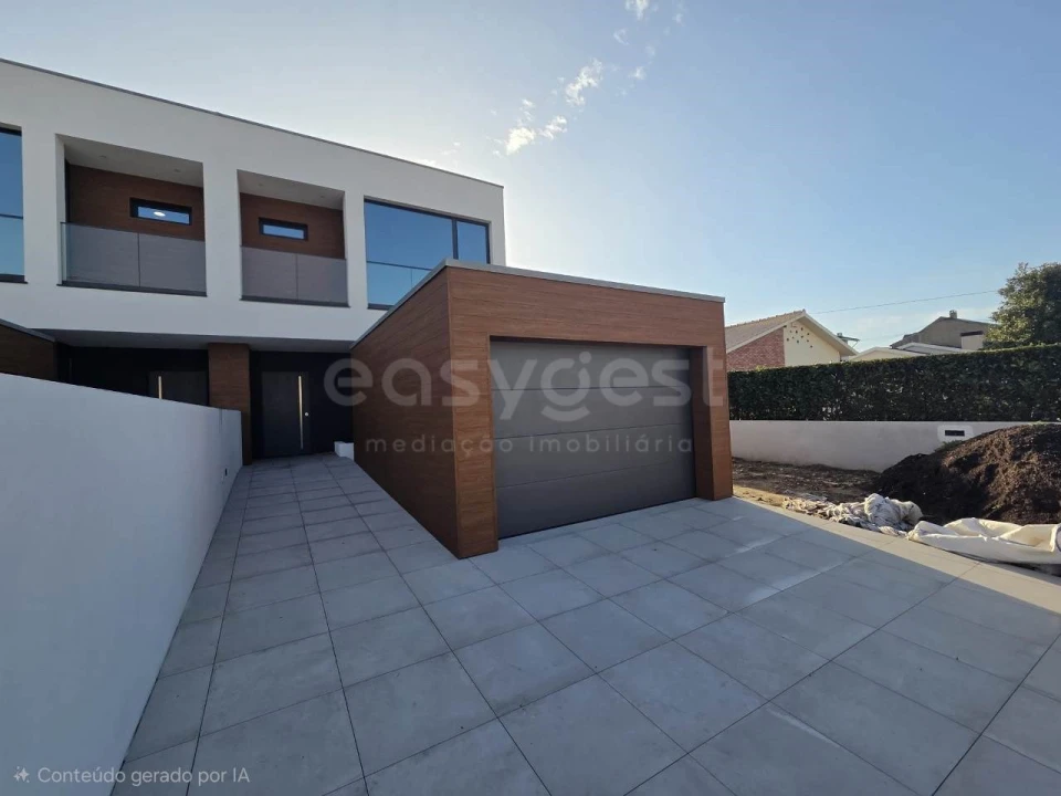 Moradia T4 para Venda em Aradas Foto 1