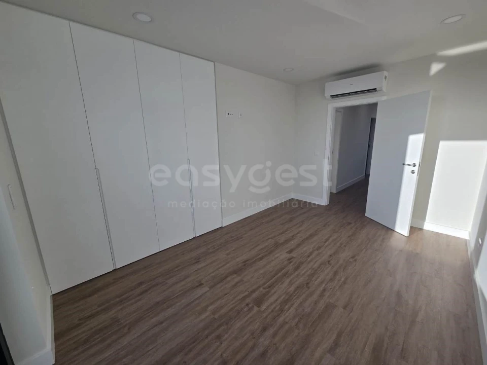 Moradia T4 para Venda em Aradas Foto 4