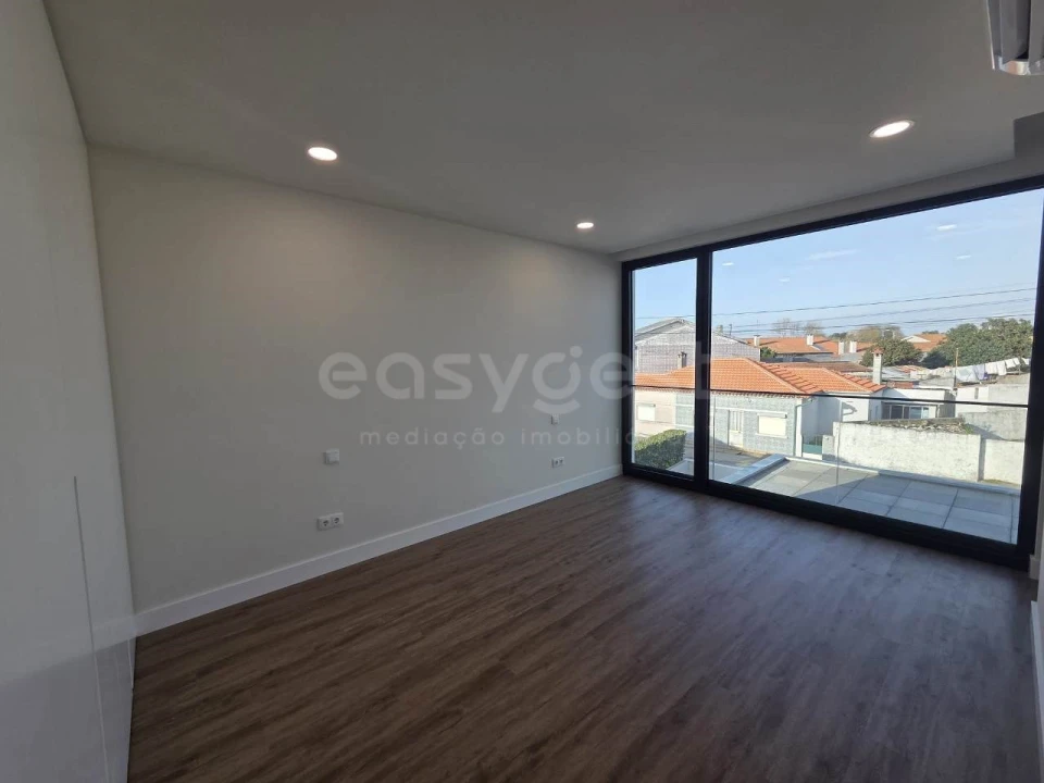 Moradia T4 para Venda em Aradas Foto 31