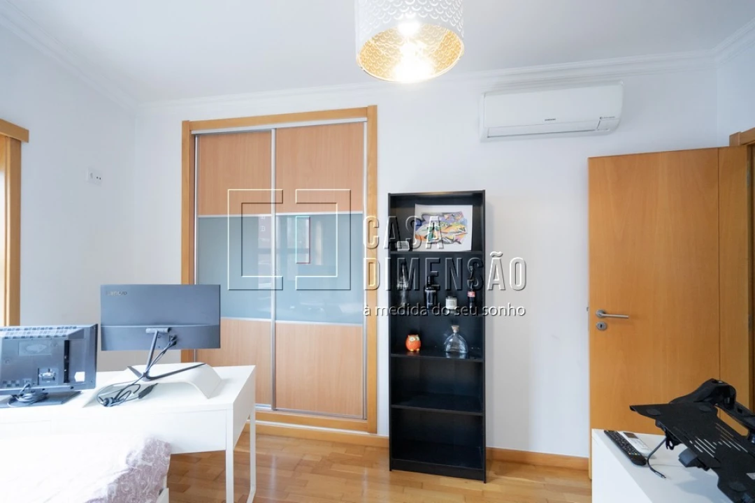 Apartamento T2 para Venda em Carnaxide e Queijas Foto 40