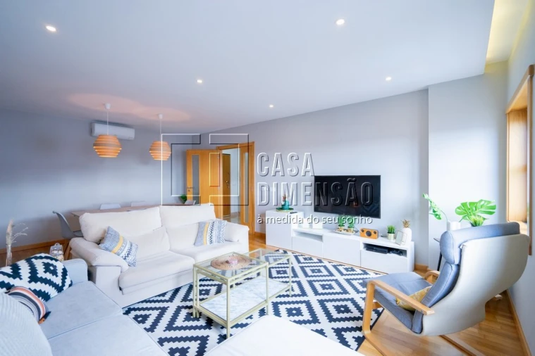 Apartamento T2 para Venda em Carnaxide e Queijas Foto 16