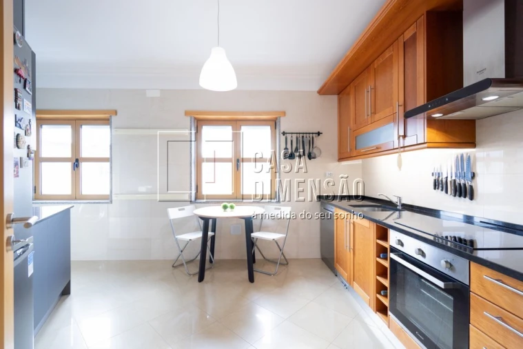Apartamento T2 para Venda em Carnaxide e Queijas Foto 21
