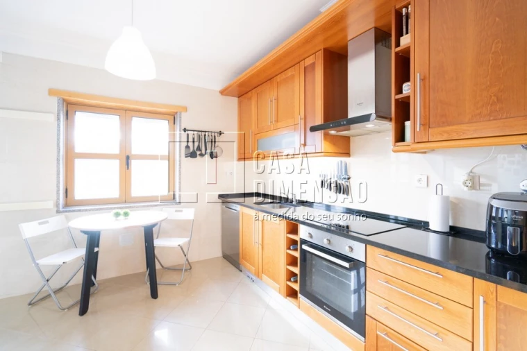 Apartamento T2 para Venda em Carnaxide e Queijas Foto 22