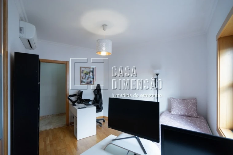 Apartamento T2 para Venda em Carnaxide e Queijas Foto 42