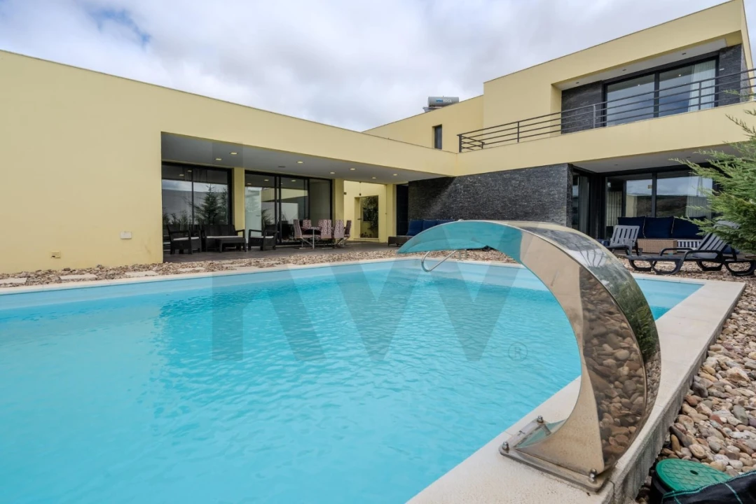 Moradia T4 para Venda em Santa Maria, São Pedro e Matacães Foto 2