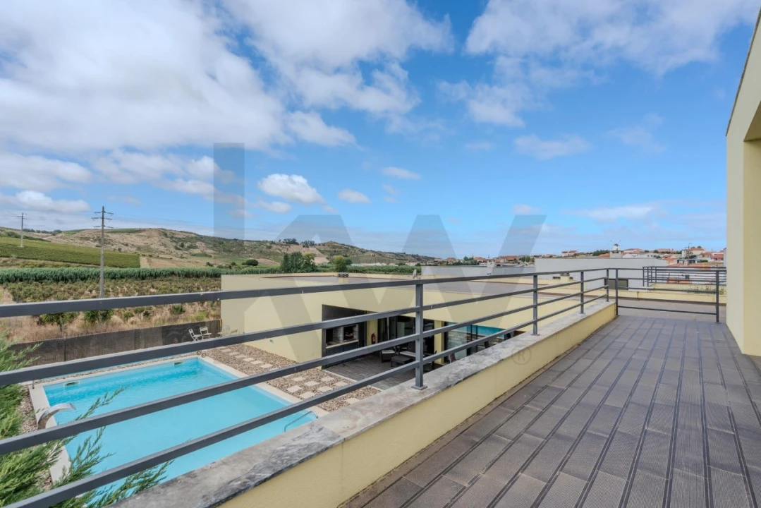 Moradia T4 para Venda em Santa Maria, São Pedro e Matacães Foto 3