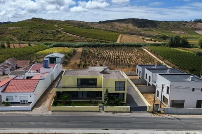 Moradia T4 para Venda em Santa Maria, São Pedro e Matacães