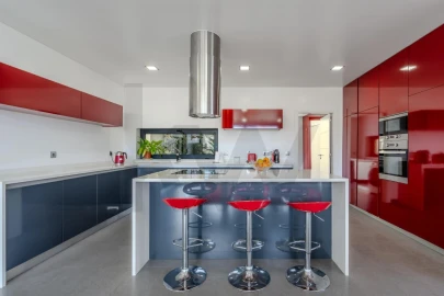 Moradia T4 para Venda em Santa Maria, São Pedro e Matacães