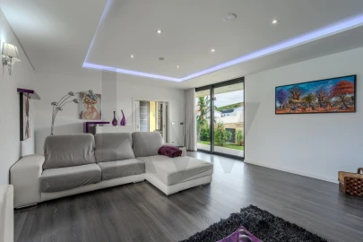 Moradia T4 para Venda em Santa Maria, São Pedro e Matacães