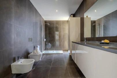 Moradia T4 para Venda em Santa Maria, São Pedro e Matacães