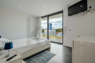 Moradia T4 para Venda em Santa Maria, São Pedro e Matacães