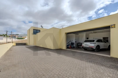 Moradia T4 para Venda em Santa Maria, São Pedro e Matacães