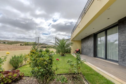 Moradia T4 para Venda em Santa Maria, São Pedro e Matacães