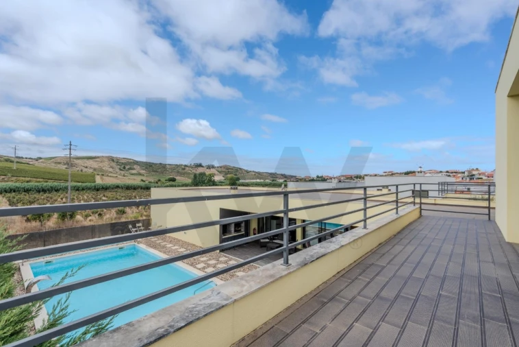 Moradia T4 para Venda em Santa Maria, São Pedro e Matacães Foto 3